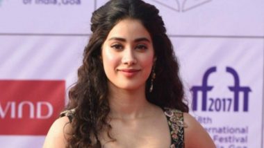 This Video of Janhvi Kapoor Getting Mobbed by Fans Is Breaking the Internet