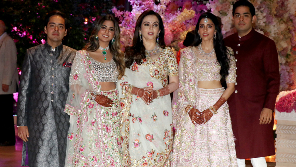 Akash Ambani & Shloka Mehta Engagement Full Coverage: Shah Rukh Khan ...