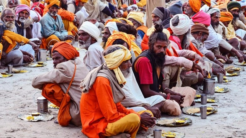 Ardh Kumbh Mela 2019: Images of Naga Sadhus, ‘Kumbh Chalo’ Slogans to Adorn 1,600 Rail Coaches Run by Indian Railways Specially for the Holy Event