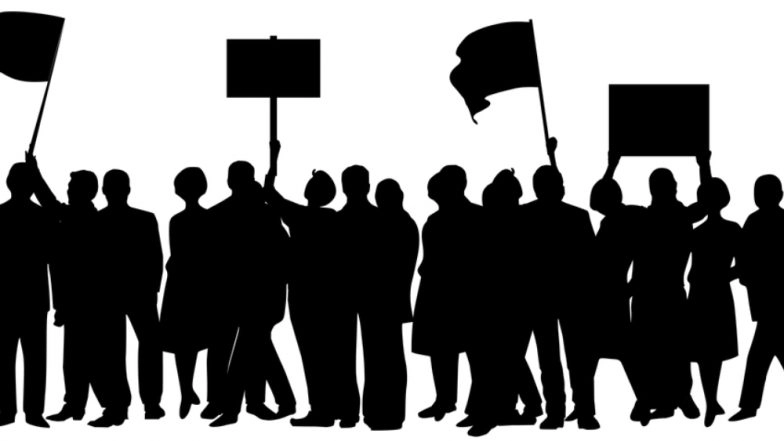 Lungi-Clad Youth Denied Entry in Kozhikode Hotel, Organises Protest