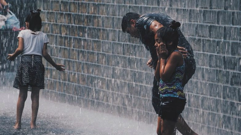 Pune Rains: Unseasonal Rainfall Lashes Parts of City, Evening Showers Bring Respite to Residents From Scorching Heat