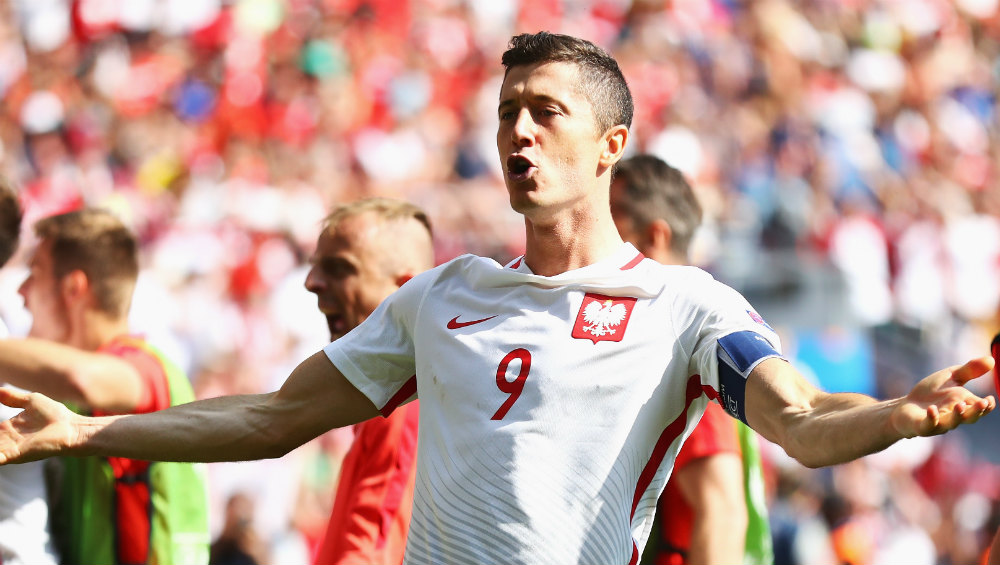 The Football Arena - ▷ 12': Robert Lewandowski scores. ▷ 21