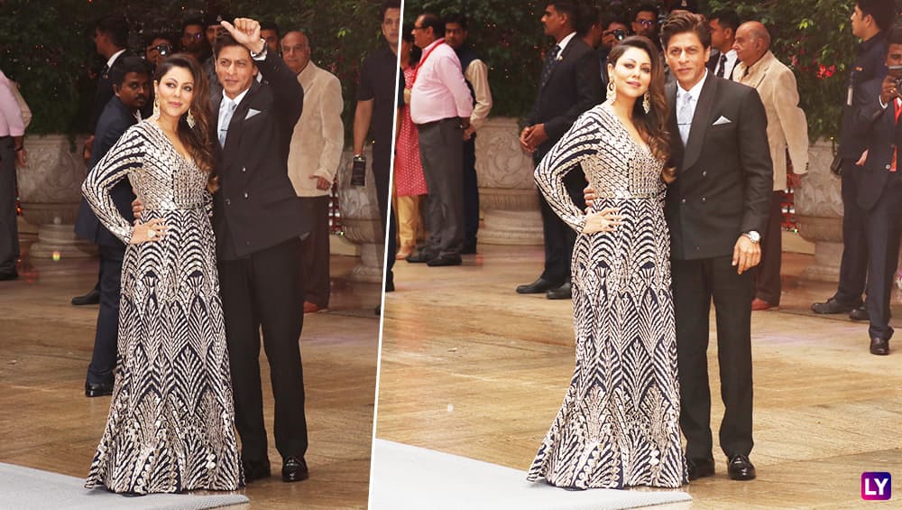 Gauri looked pretty in anarkali & Shahrukh looked suave in a suit. Gauri looked pretty in anarkali & Shahrukh looked suave in a suit.