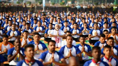 International Day of Yoga 2018 Celebrations: Narendra Modi Performs Asanas With Over 50,000 Yoga Enthusiasts, View Pics