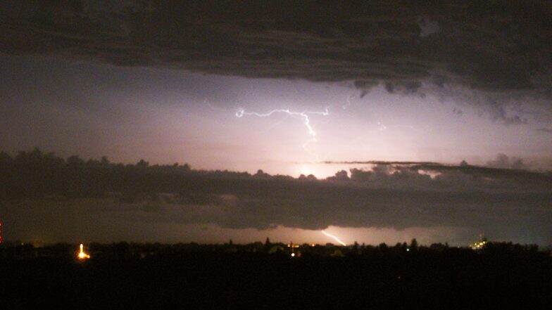 Lightning Strikes PGA Tour Championship at East Lake Golf Club, Injures 6 Spectators Lightning Strikes PGA Tour Championship at East Lake Golf Club, Injures 6 Spectators