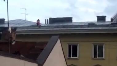 Raunchy Couple Risks Their Lives and Has Sex Atop a Four-Storey Building in Ukraine, Watch Video!