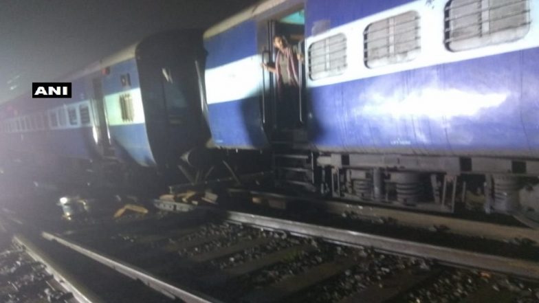 Mumbai-Howrah Express Train Derails Near Igatpuri: Several Trains Running Late, No Injury Reported