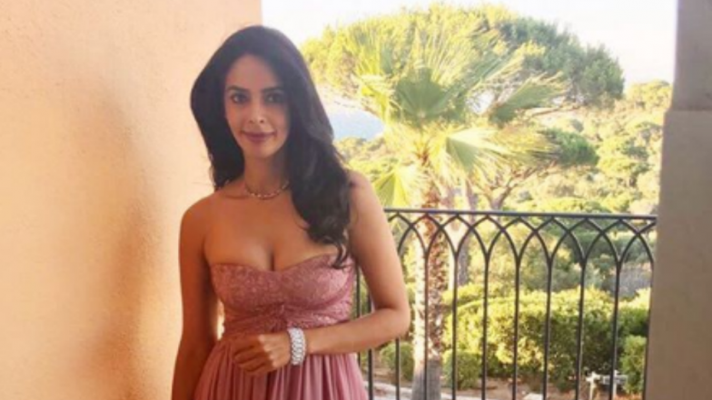 Monsoons With Mallika Sherawat: Vadapaav, Fitness and Ghosts Discussed-Video!