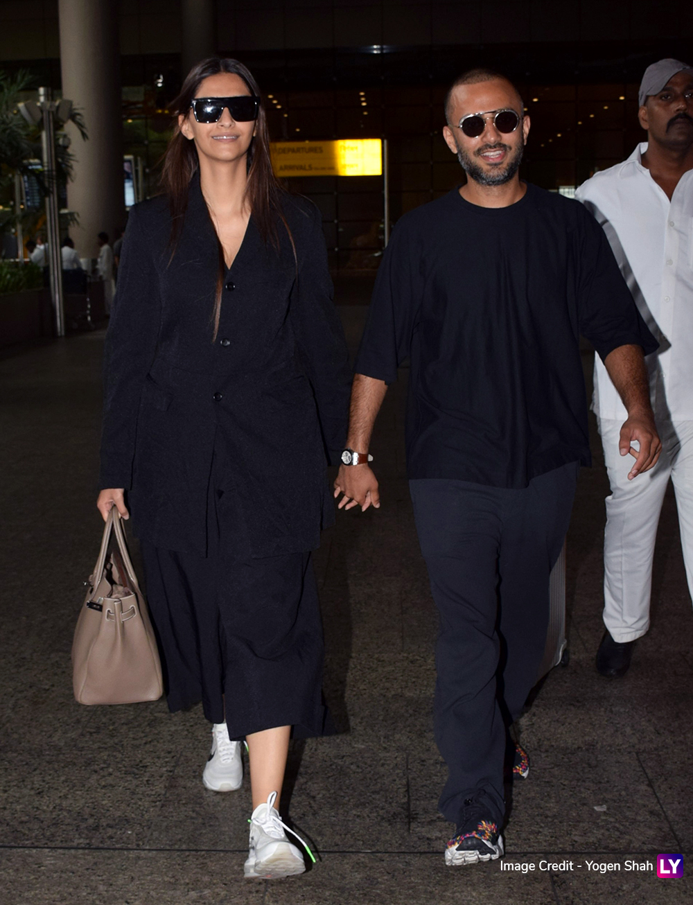 Sonam Kapoor and Anand Ahuja are All Smiles as they Return from Japan ...