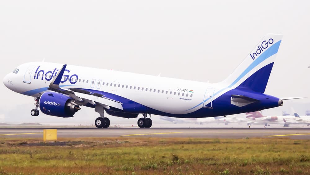 IndiGo Flight 6E-5384 Bound for Hyderabad Makes Emergency Landing at Mumbai Airport After Engine Stalls Mid-Air IndiGo Flight 6E-5384 Bound for Hyderabad Makes Emergency Landing at Mumbai Airport After Engine Stalls Mid-Air
