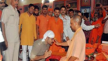 Policeman in Uniform Kneels Down Before Uttar Pradesh CM Yogi Adityanath to Seek Blessings, Photos Go Viral