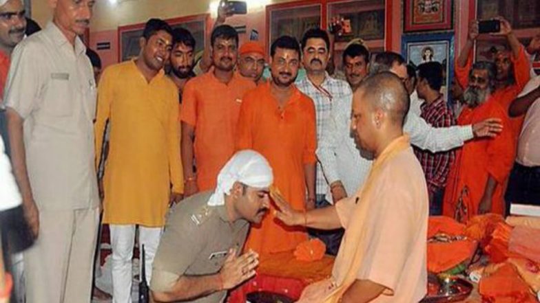 Policeman in Uniform Kneels Down Before Uttar Pradesh CM Yogi Adityanath to Seek Blessings, Photos Go Viral