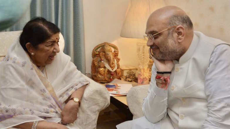Amit Shah and Maharashtra CM Devendra Fadnavis Visit Lata Mangeshkar in Mumbai, Legendary Singer Shares Pictures on Twitter