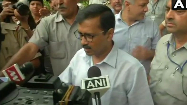 Arvind Kejriwal Meets Delhi Tempo-Driver Thrashed by Cops