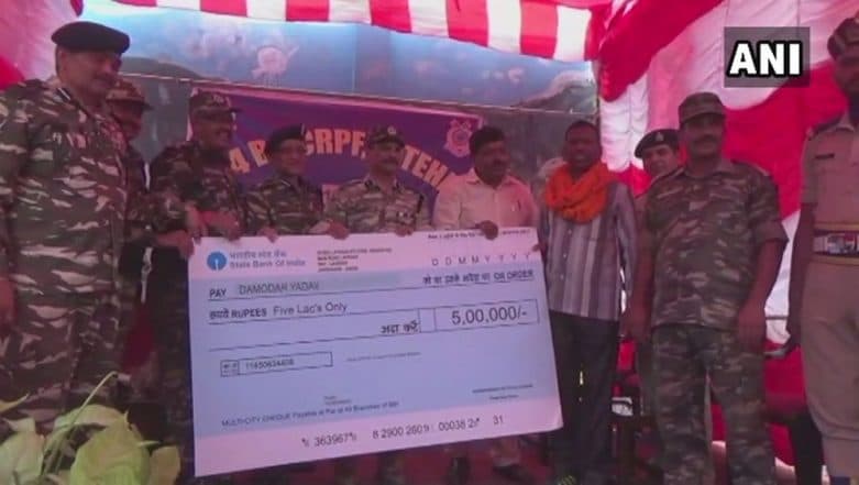 Nine Naxals Surrender in Jharkhand's Latehar District, Accuse Top Brass of Betraying Naxalism 'Principles' Nine Naxals Surrender in Jharkhand's Latehar District, Accuse Top Brass of Betraying Naxalism 'Principles'