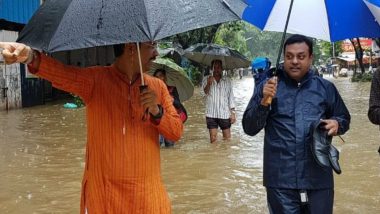 Sambit Patra and Keshav Upadhye Make Their Way Through Waterlogged Street In Dadar Amid Mumbai Rains; See Pic