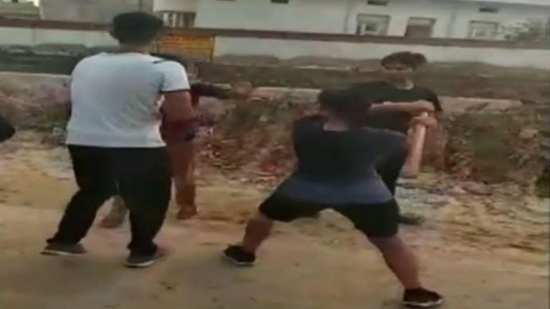 Rajasthan Girl Thrashes Boy With a Stick for Stalking Her and Spreading Rumours, Says Boys Should Not Assume Girls Are Weak