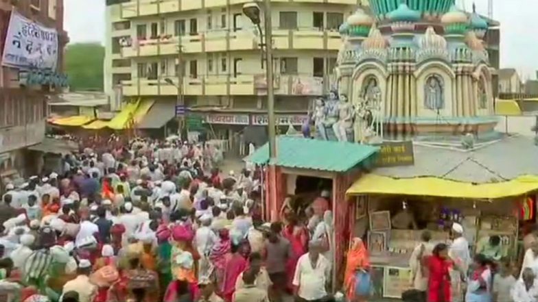 Ashadi Fair 2018: Devotees Throng Vitthal Rukmini Temple in Maharashtra’s Pandharpur, Central Railway Runs 72 Special Trains
