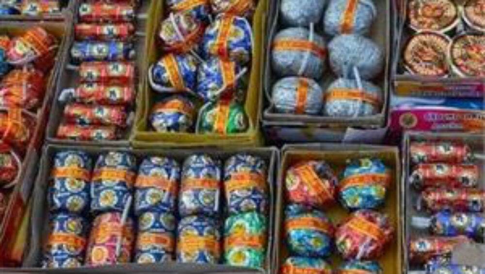 Diwali 2019: Dubai Announces Jail and Fine for People Selling Firecrackers During Festival of Lights Diwali 2019: Dubai Announces Jail and Fine for People Selling Firecrackers During Festival of Lights