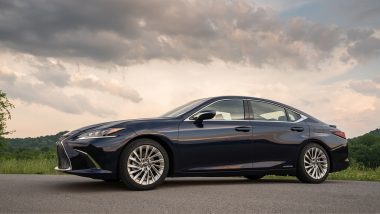 2018 Lexus ES 300h Launched in India, Priced at Rs. 59.13 Lakh