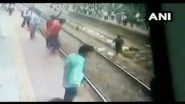 Mumbai Man Attempts Suicide on Kurla Station; Lies on Railway Track After Being Fed Up With Family Issues (Watch Video)