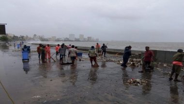 Marine Drive Promenade Littered With Plastic Waste During High Tide, BMC Workers Clean the Garbage Within an Hour