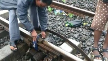 Mumbai Rains: Viral Video Claims Cloth Being Used to Bridge Fractured Track Near Mankhurd Station, Central Railway Clarifies