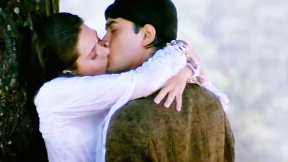 Karish Kapur Xxx Video - Aamir Khan and Karishma Kapoor kissed in Raja Hindustani. | International  Kissing Day 2018: Vinod Khanna â€“ Madhuri Dixit to Ranveer Singh â€“ Vaani  Kapoor - Ten of the Most Iconic Kisses