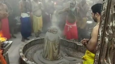 Shravan 2018: Devotees Queue Up Outside Shiva Temples, Check Images of First Sawan Somvar (Monday) of Holy Month