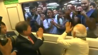 Watch Video: South Korean President Moon Jae-in and PM Narendra Modi Share a Hearty Conversation in Delhi Metro, Greet Commuters