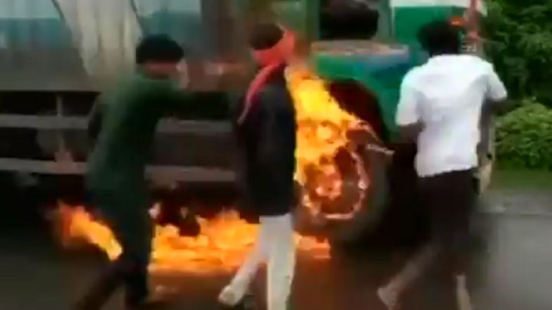 Milk Price Protest: Swabhimani Shetkari Sangathna Set Rajhans Milk Shop Truck On Fire In Washim's Malegaon; Watch Video