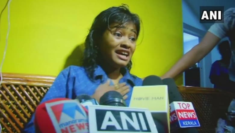 Hanan Hamid Trolled: Kerala Student Speaks Out After Being Attacked on Social Media For Selling Fish After College Hanan Hamid Trolled: Kerala Student Speaks Out After Being Attacked on Social Media For Selling Fish After College
