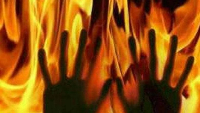 Uttar Pradesh: 25-Year-Old Man Tied to Tree, Set Ablaze in Pratapgarh District Over Love Affair