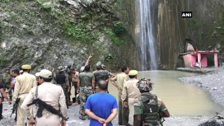 Boulder kills seven at Kashmir waterfall