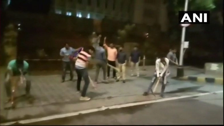 Potholes in Mumbai: MNS Workers Vandalise Roads Outside Mantralaya in Protest