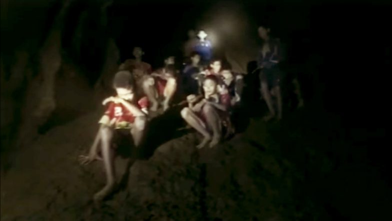 Trapped Thai Football Team Rescued From Cave, Watch Incredible Video Footage of Boys Meeting the Rescuers!