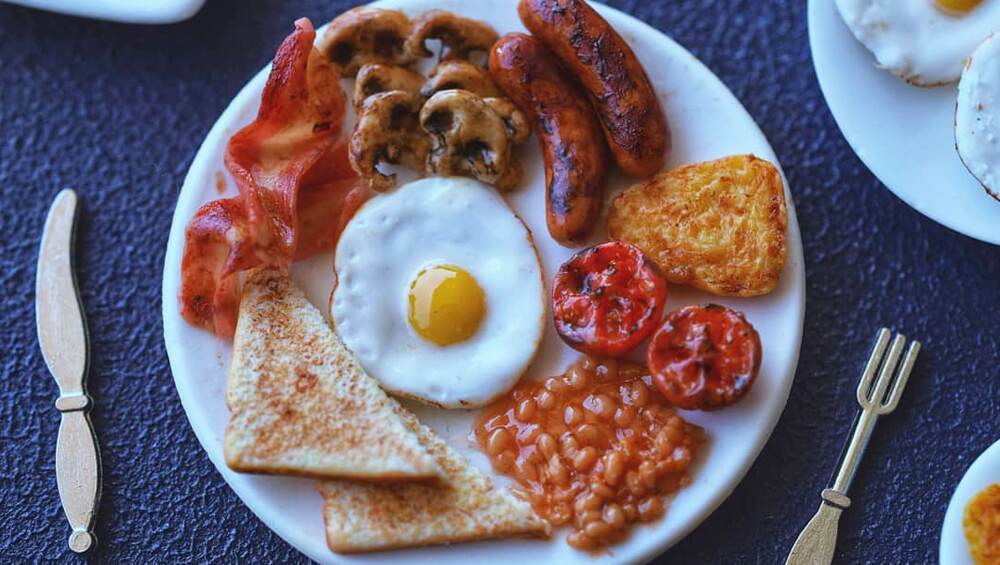 Incredibly detailed toast, bacon, baked beans, tomatoes, hashbrowns, mushrooms and eggs Incredibly detailed toast, bacon, baked beans, tomatoes, hashbrowns, mushrooms and eggs