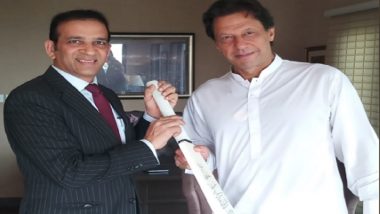 Indian High Commissioner Ajay Bisaria Meets Pakistan PM-Elect Imran Khan, Gifts Him Cricket Bat Autographed by Entire Indian Team