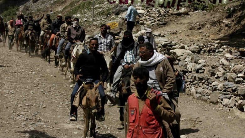 As Amarnath Yatris Struggle to Return, Kashmiris Offer Help to Pilgrims Amid Terror Threats