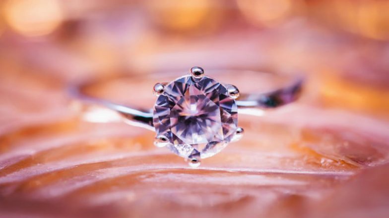 Gujarat Diamond Cutting And Polishing Industry Witnesses 15% Job Loss