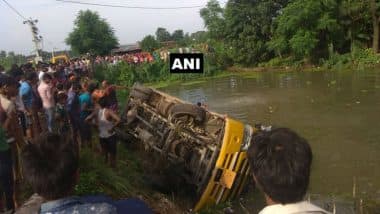 UP: 20 School Children Injured After Bus Falls Into Pond in Siddharth Nagar District, Watch Video