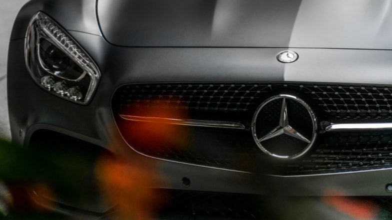 Woman Spray Paints Abuses and Breaks Windows of Man’s Mercedes-Benz S63 Worth Rs 2 Crore (Watch Video)