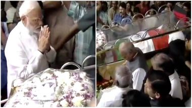 Prime Minister Narendra Modi Pays Tributes to Karunanidhi at Rajaji Hall