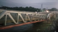 Tamil Nadu Rains: Part of Kollidam Bridge in Trichy Collapses, Gets Washed Away in the Cauvery River Basin; Watch Video