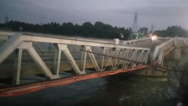 Tamil Nadu Rains: Part of Kollidam Bridge in Trichy Collapses, Gets Washed Away in the Cauvery River Basin; Watch Video