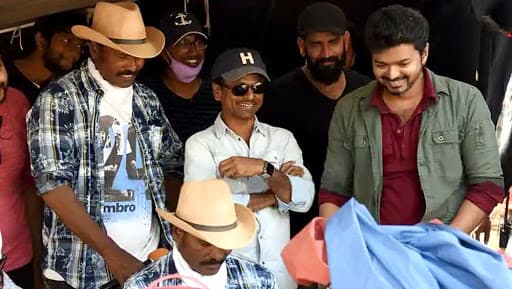 Sarkar: These Stills From The Sets of Vijay's Film With AR Murugadoss Will Leave You Intrigued Sarkar: These Stills From The Sets of Vijay's Film With AR Murugadoss Will Leave You Intrigued