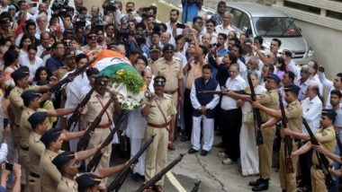 Ajit Wadekar Passes Away: Late Cricketer Cremated With Full State Honours in Mumbai (Watch Video)