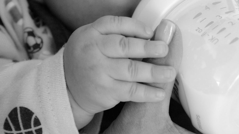 Mother Unable to Breastfeed Her Child As Doctor Forgets Hot Water Bottle on Her Chest During Delivery in Ghaziabad