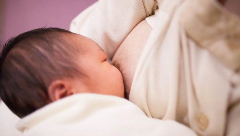 Kolkata Nurse at RG Kar Medial College Breastfeeds New Born Amid COVID-19 Scare