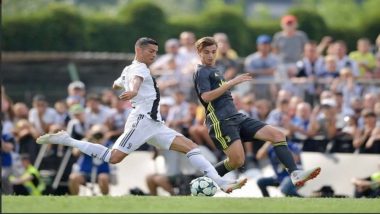 Cristiano Ronaldo Scores for His First Goal for Juventus; Gets Mobbed by Pitch Invaders (Watch Video)